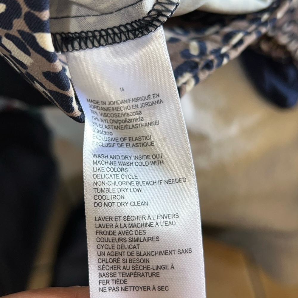 Rafaella Capri Leopard Print Pants - Picture 4 of 4